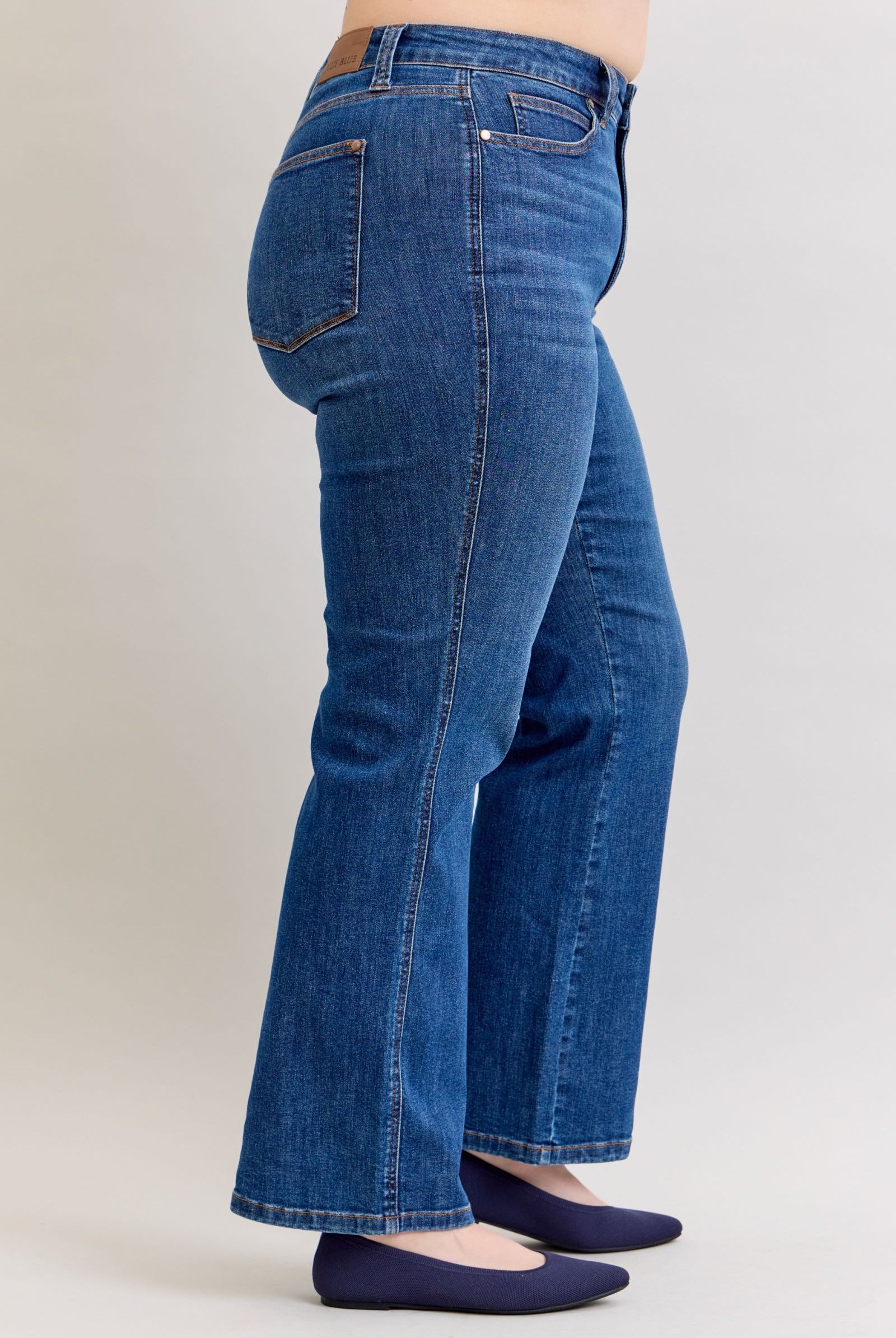 32" Judy Blue HW Tummy Control Medium Wash Straight