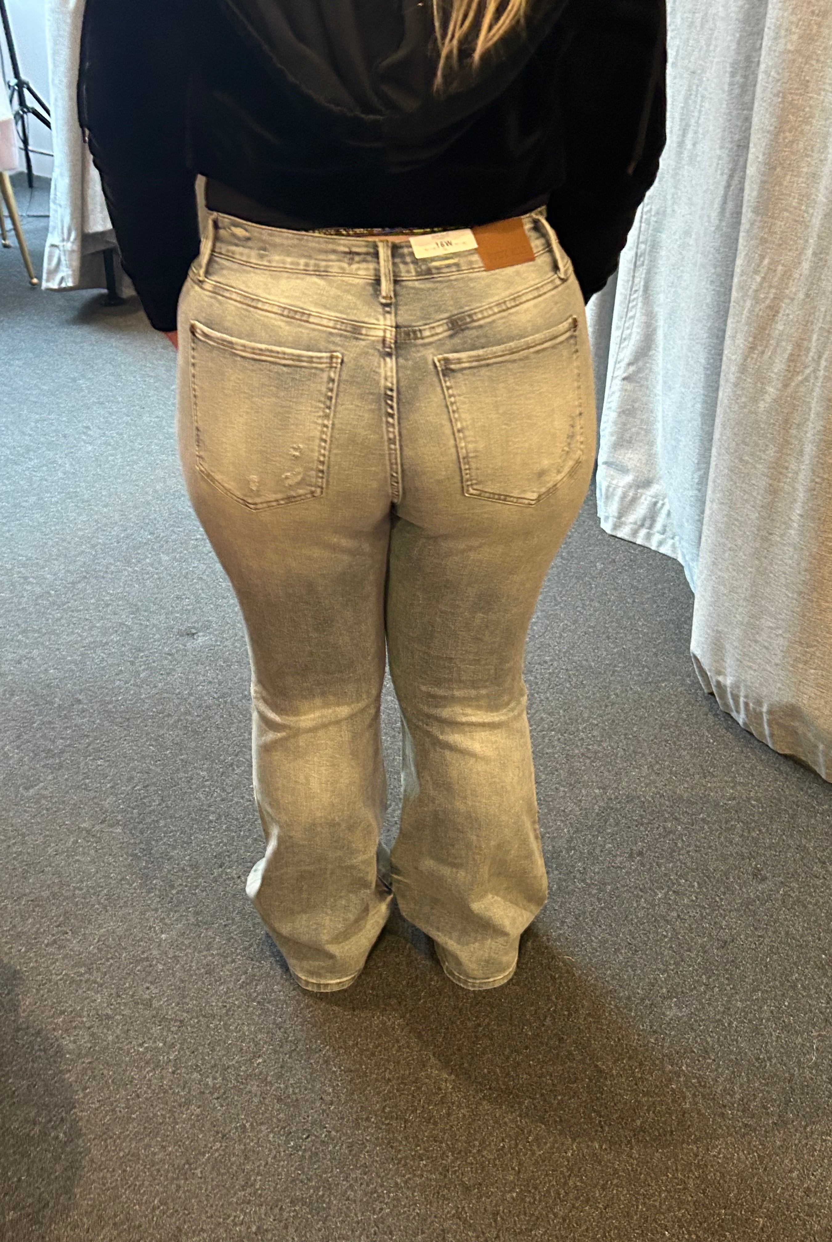 Judy Blue Mid-Rise Light Wash Flare