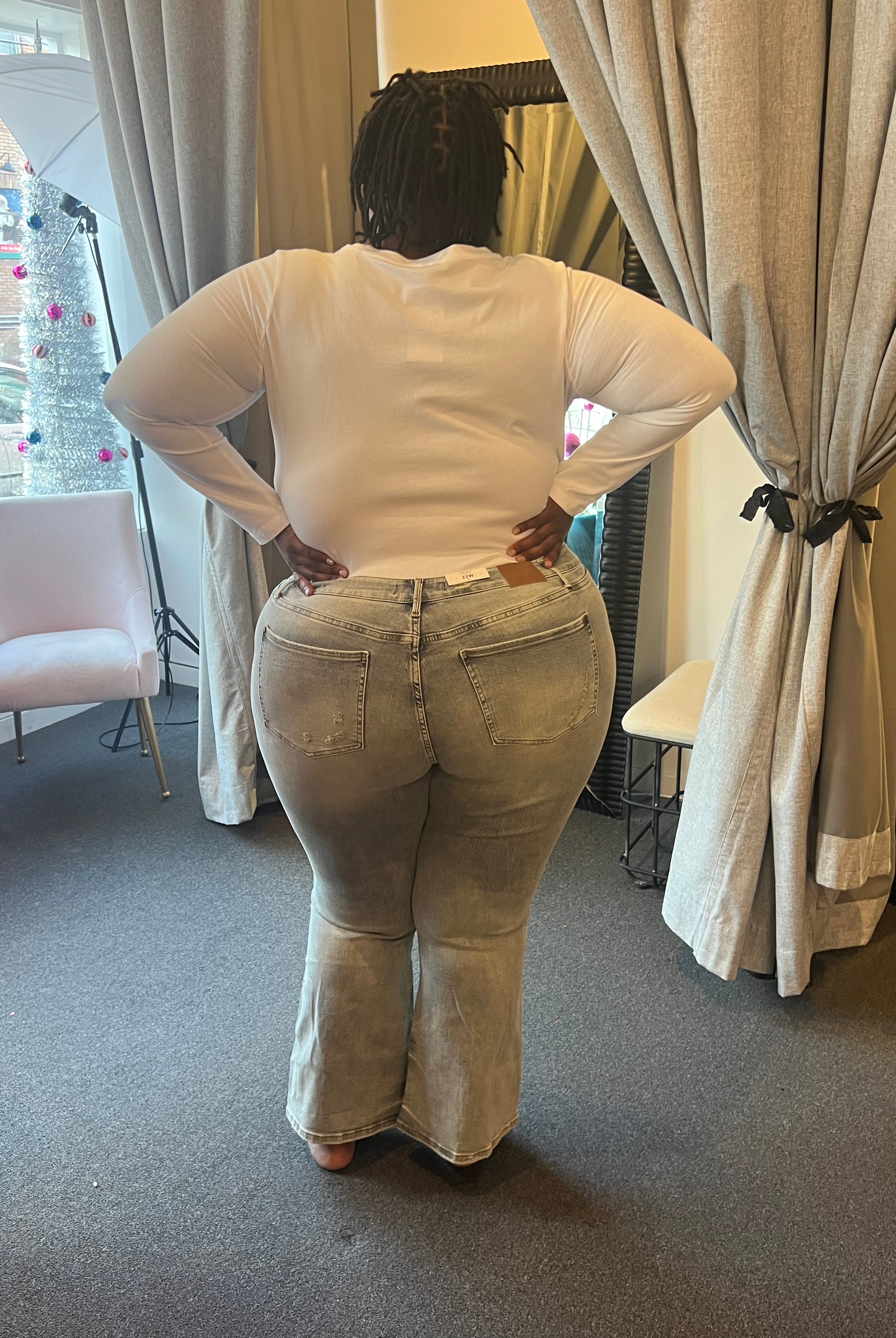 Judy Blue Mid-Rise Light Wash Flare
