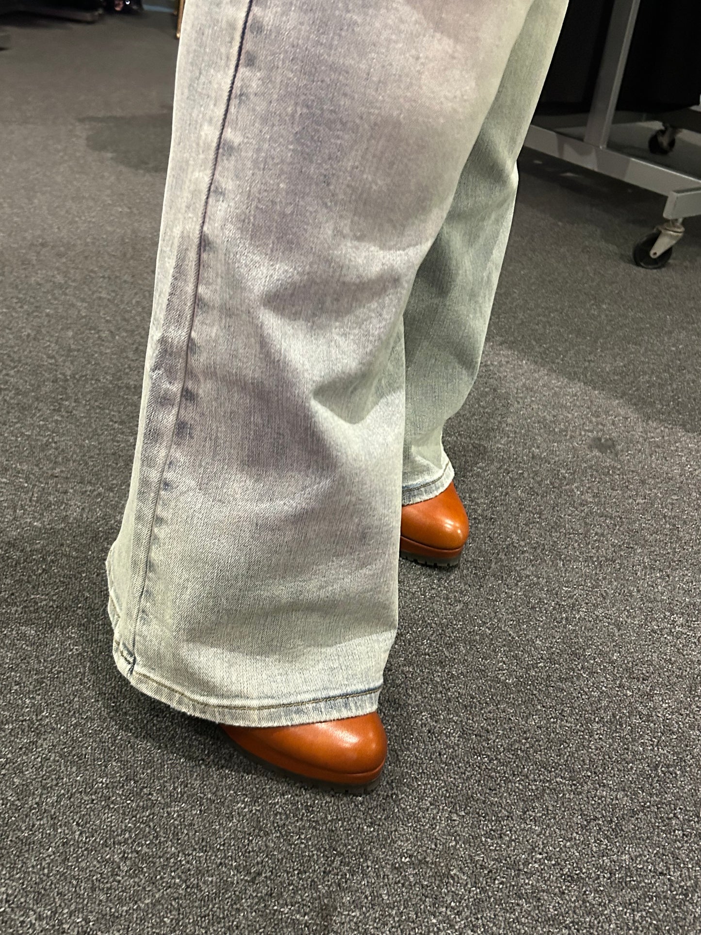 Judy Blue Mid-Rise Light Wash Flare