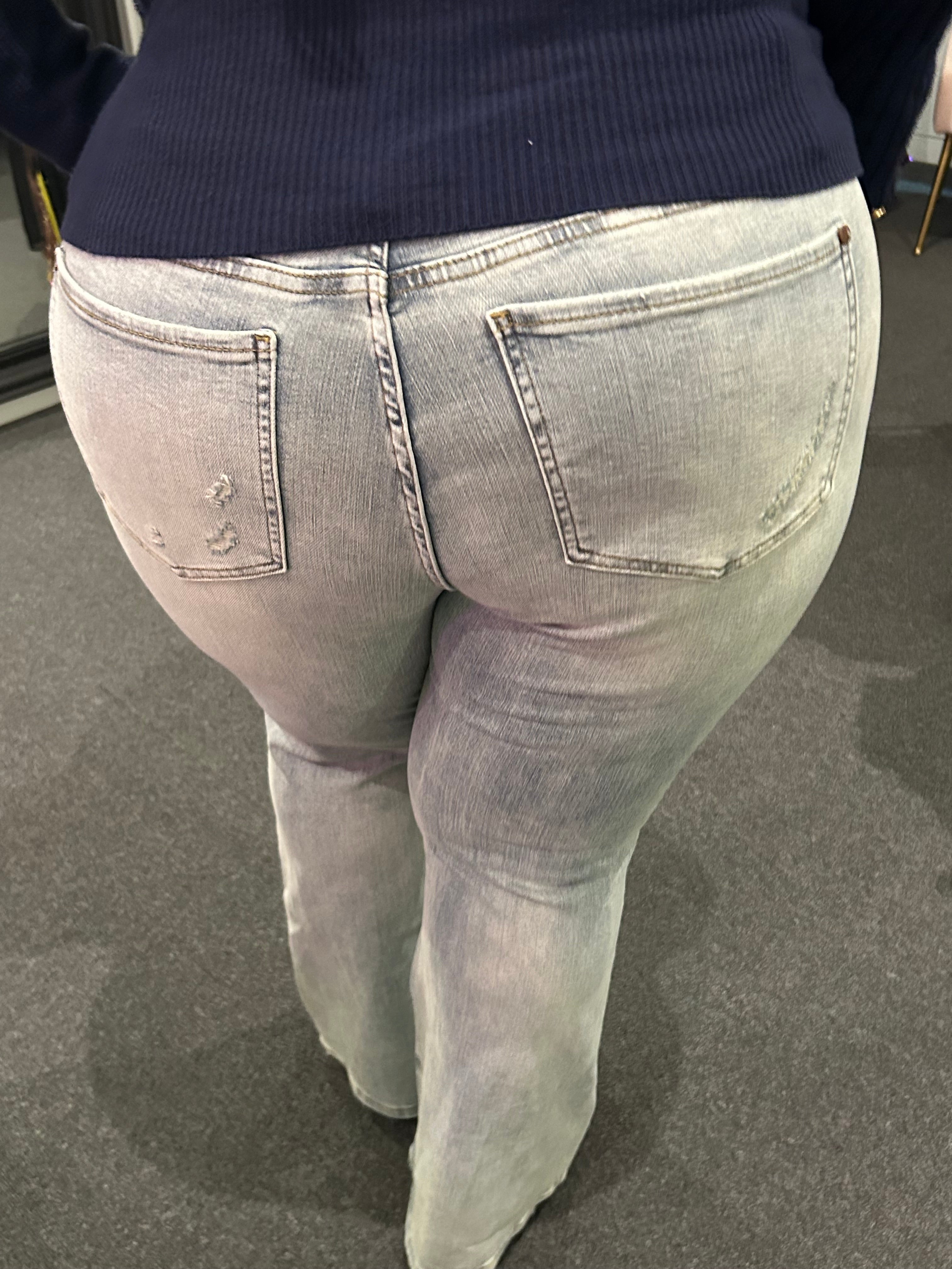 Judy Blue Mid-Rise Light Wash Flare